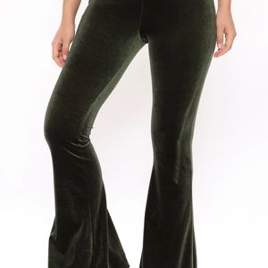 Velvet Melodies Flare Pant - Hunter
Size: XL